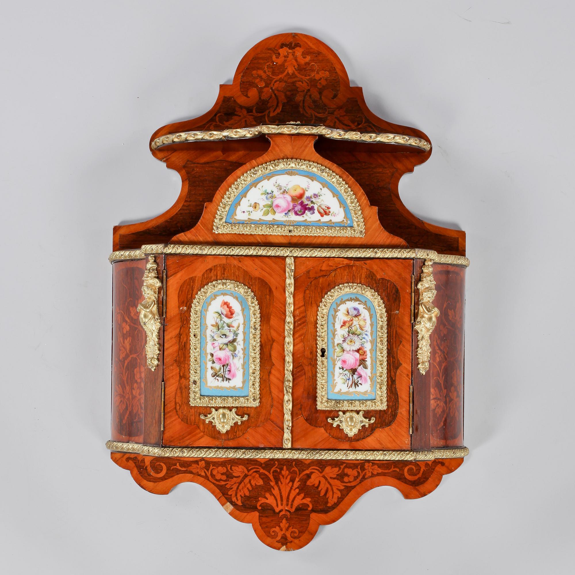 VÄGGHYLLA, Louis XVI-stil, 1900-talets andra hälft.