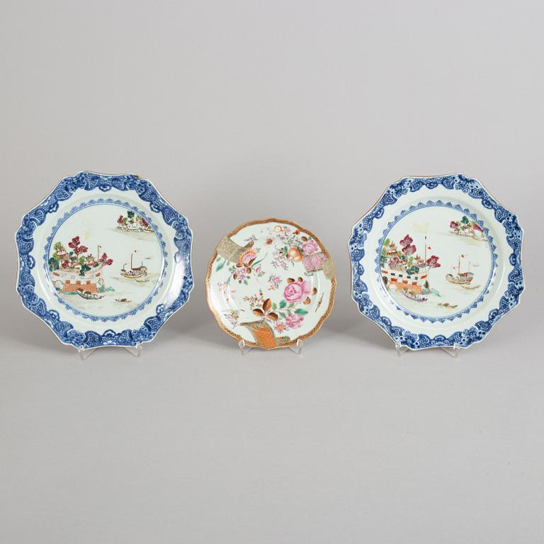 A pair of famille rose dishes and a dessert plate, Qing dynasty, Qianlong (1736-95).