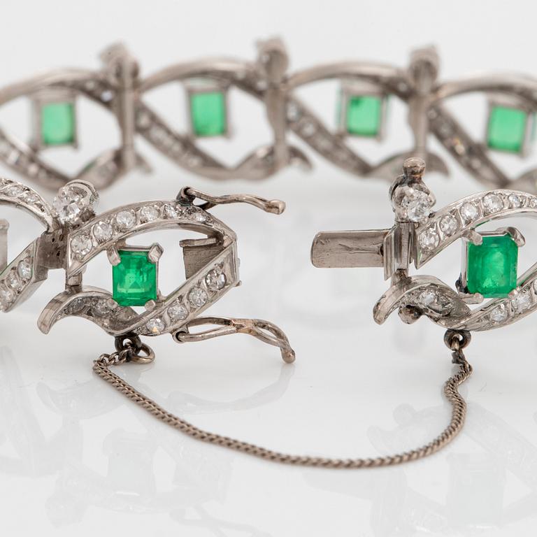 A platinum bracelet set with step-cut emeralds with a total weight of ca 12.50 cts.