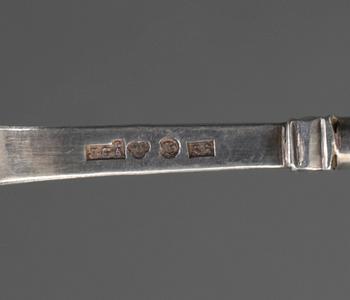 SÅSSKED OCH STRÖSOCKERSKED, silver. Bl a Johan Gottfrid Åhlén, Enköping 1896. Vikt ca 61 gram.