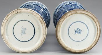 A pair of large blue and white Gu shaped vases, Qing dynasty, Kangxi (1662-1722). (2).