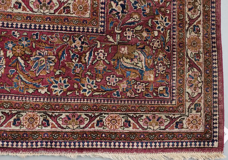 SEMI-ANTIQUE SILK KASHAN. 309 x 204 cm.