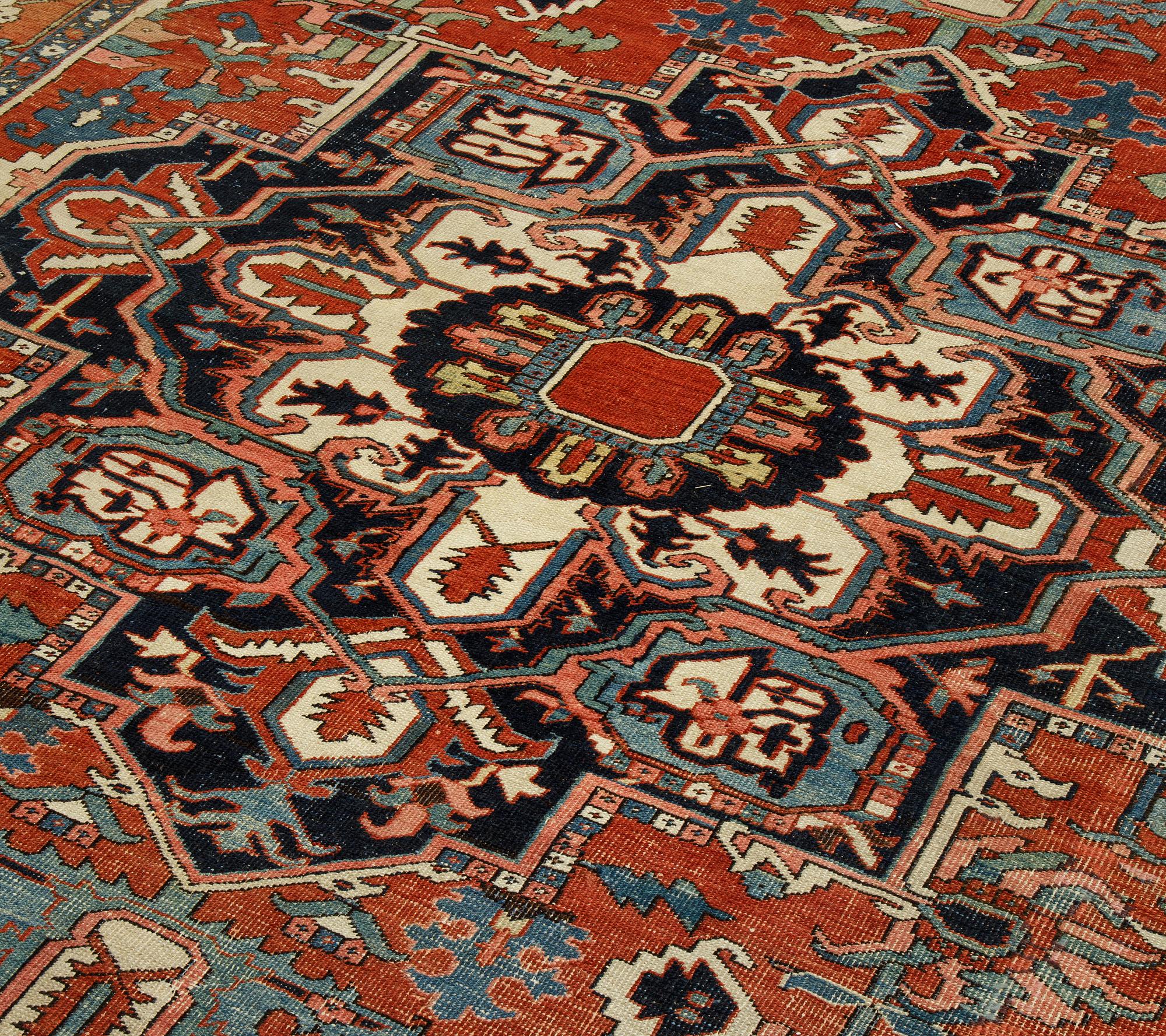 Matto, an antique Heriz, ca 364 x 277 cm.