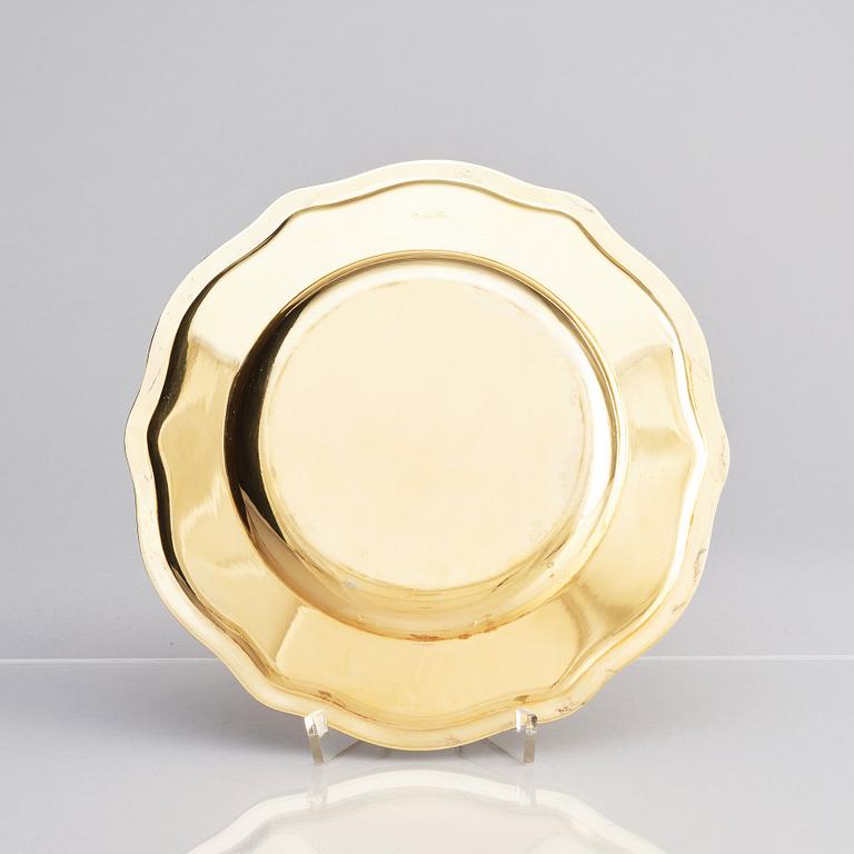 A set of five Austrian gilded silver plates, mark of Josef Carl Klinkosch, Vienna 1886-1922.