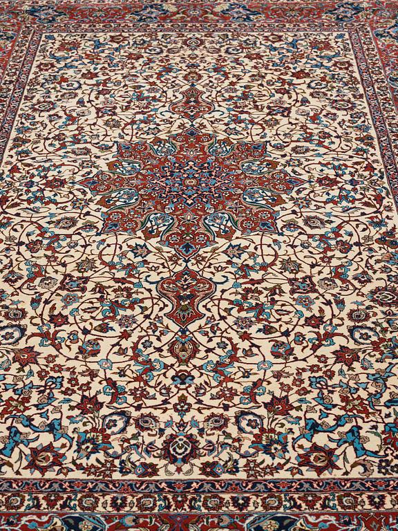 MATTA, Old Isfahan, part silk, ca 327 x 209 cm.
