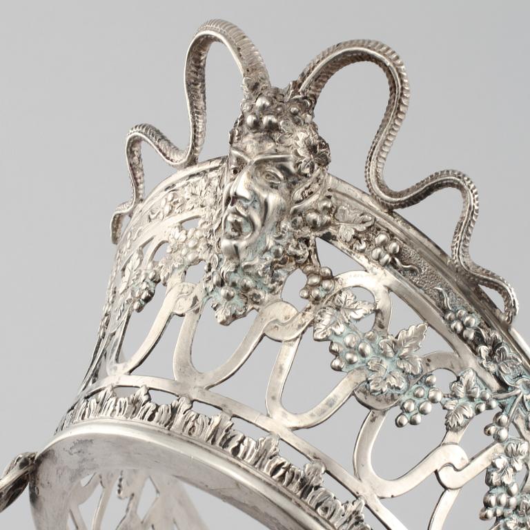 JARDINIERE, silver, Johann Siegmund Kurz & Co, Hanau, troligen omkring år 1900. Vikt 317 g.