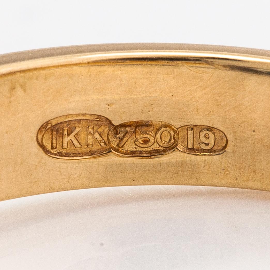 Sormus, 18K kultaa, topaasi ja safiireja. Invalidiliiton Järvenpään koulutuskeskus, Järvenpää 2010.