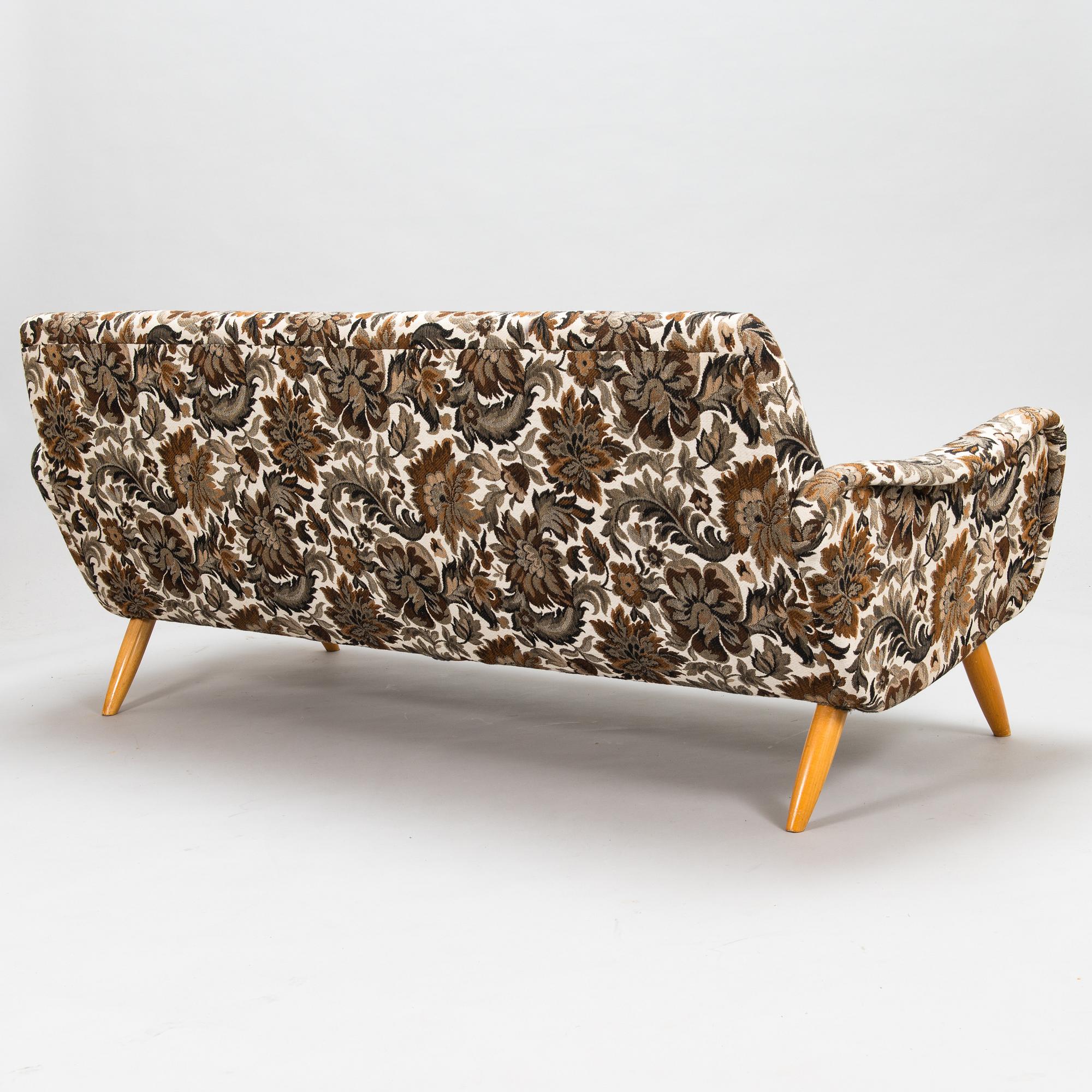 Kurt Hvitsjö, a mid-20th century sofa for Isku.