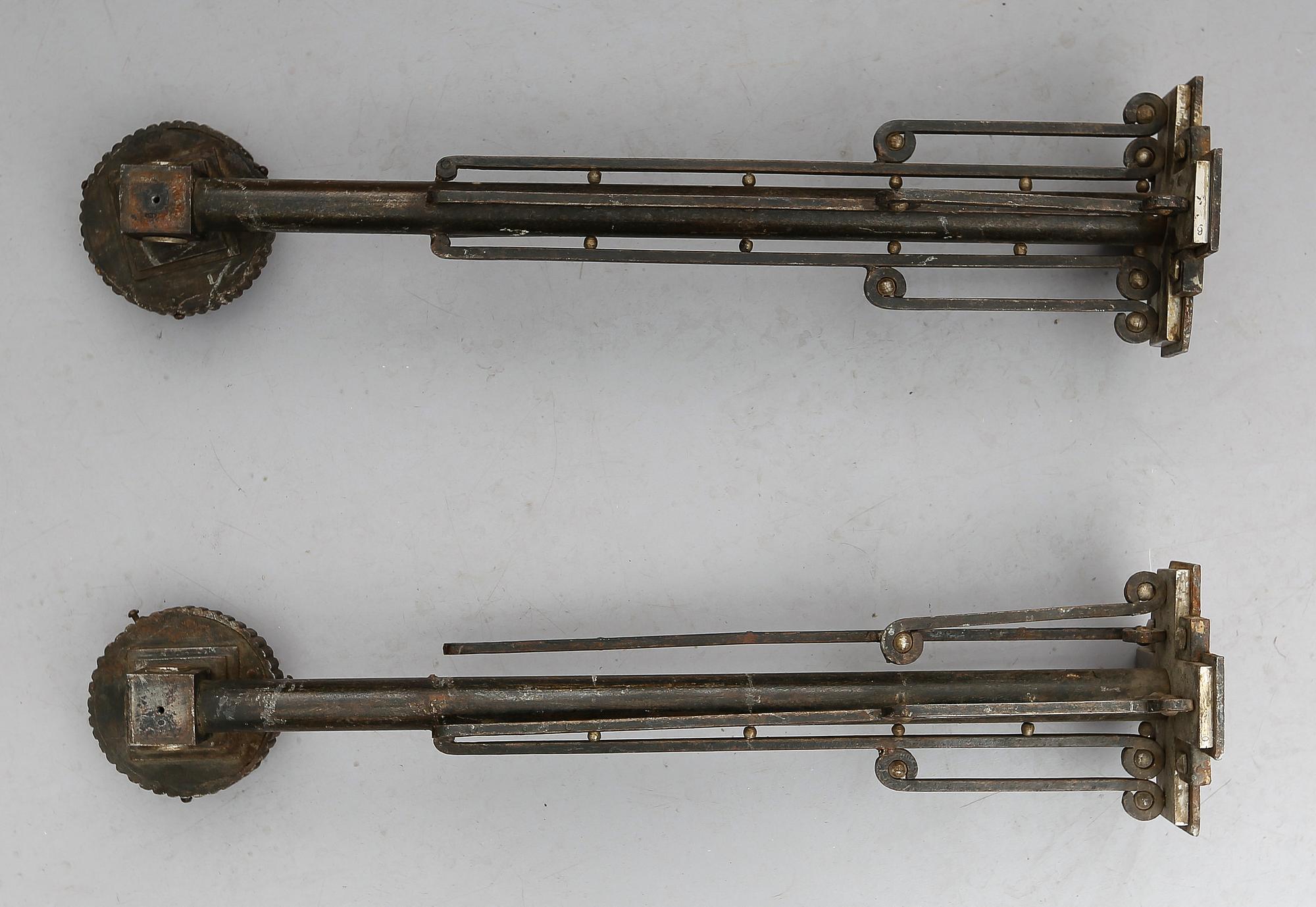 VÄGGLAMPOR, 1 par, smide och förkromad metall, art déco, 1900-talets första hälft.