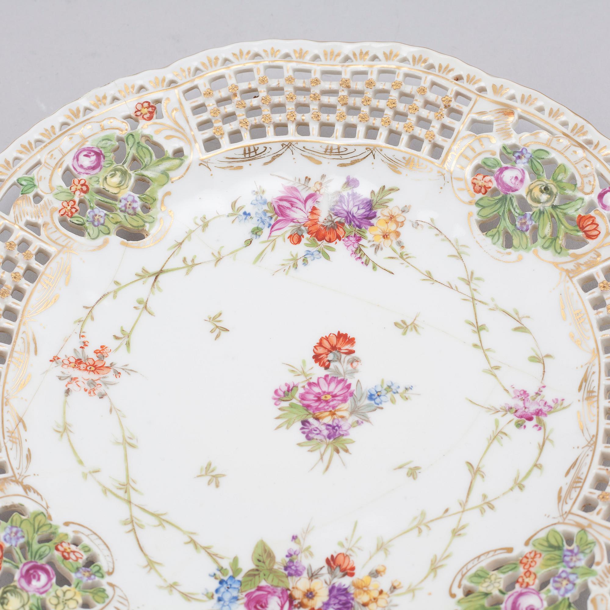 16 similar pieces of porcelain table ware, by Sächsische Porzellan-Manufaktur Dresden, 20th cenutry.