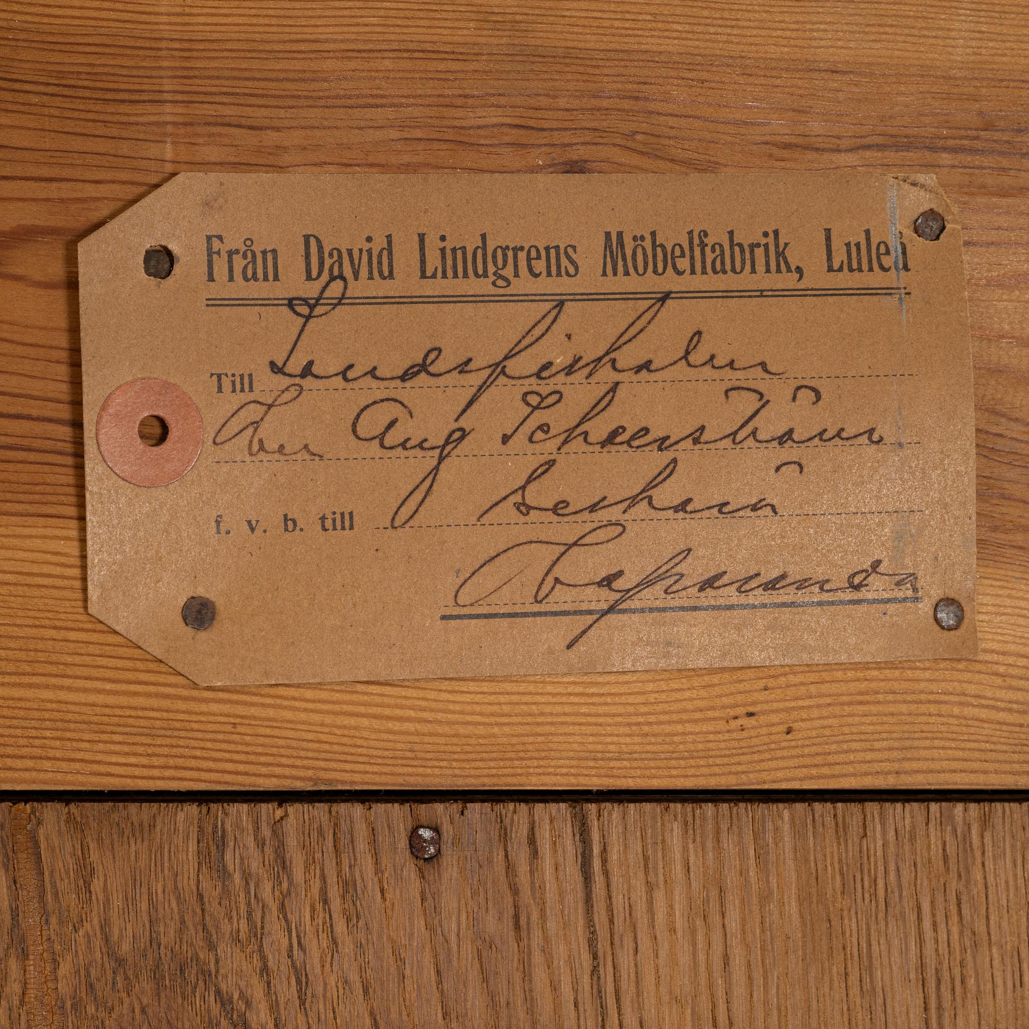 Klädskåp, David Lindgrens Möbelfabrik, Luleå, 1910/20-tal.