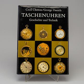 A set of 5 watch books.