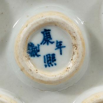 A blue and white tulip vase with female musicians, Qing dynasty, 19th Century.