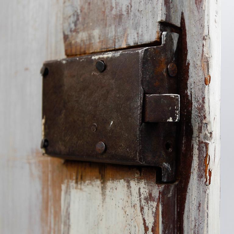 HÖRNSKÅP, allmoge, omkring år 1800.