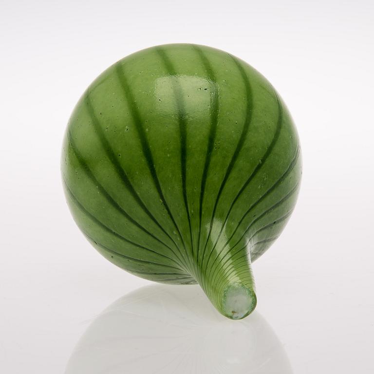 A glass sculpture by Oiva Toikka. Onion. Signed Oiva Toikka, Nuutajärvi Notsjö, 237/1000. Designed in 1991.