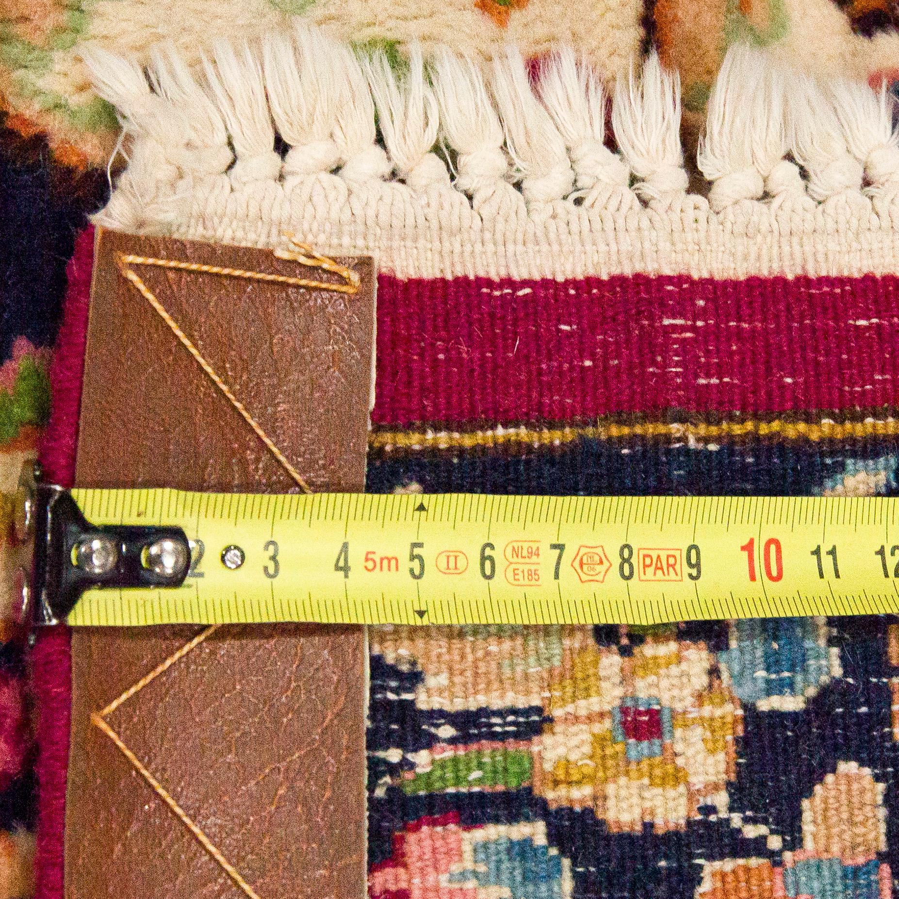 Matto, Kerman Lavar, noin 392 x 305 cm.