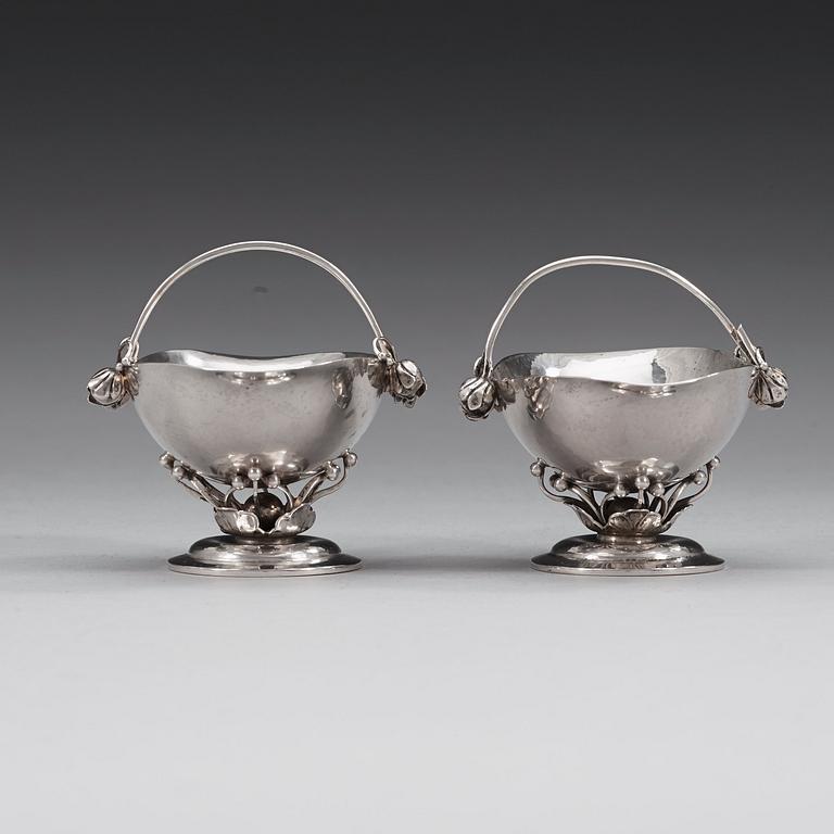 GEORG JENSEN, skålar, ett par, Köpenhamn ca 1915-21, design nr 235,