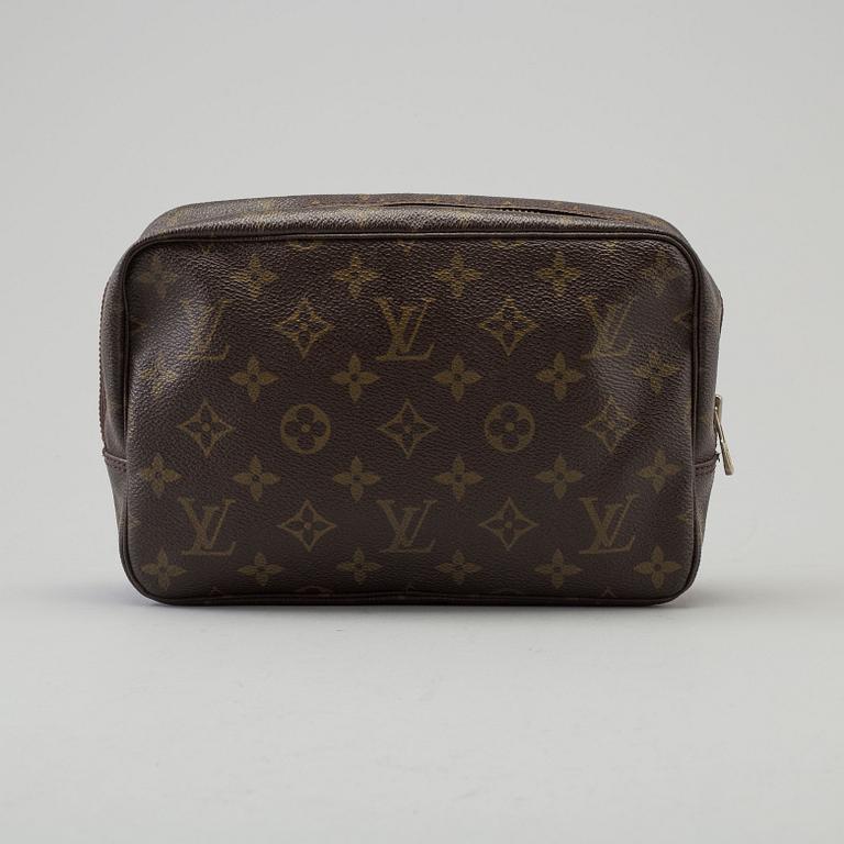 A Louis Vuitton "Trousse Toilette 23" toilet bag.