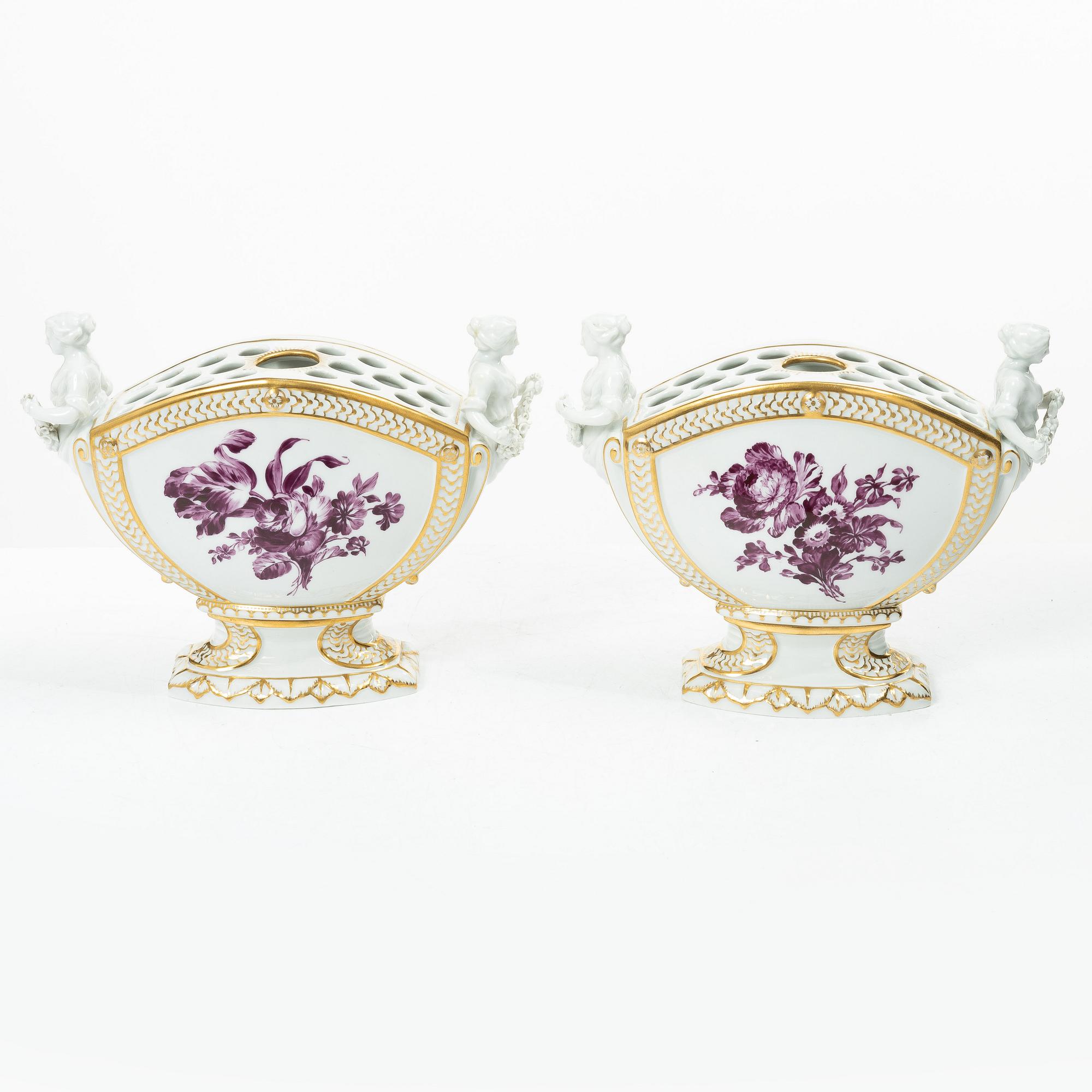 Royal Copenhagen, tulpanvaser, ett par"Juliane Marie purpur", 1905, Danmark.