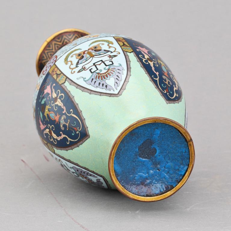 BONBONJÄR samt VAS, cloisonne, Kina, 1800/1900-tal.
