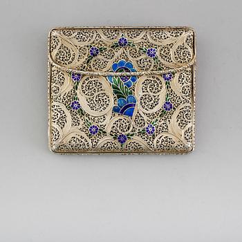CIGARETTETUI, silver, 1900-talets första hälft. Vikt ca 86 gram.