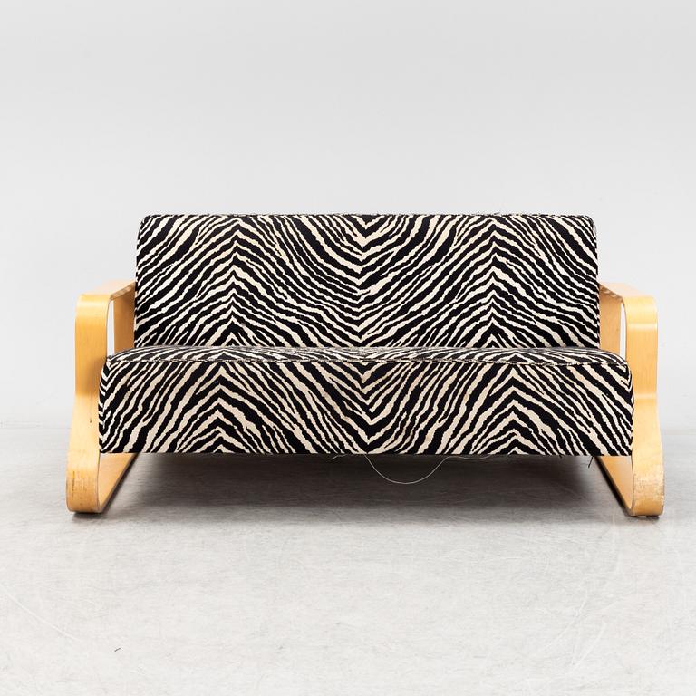 Alvar Aalto, a late 20th century '544' sofa for Artek.