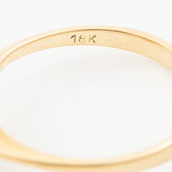 Ring, cluster, 18K gold with sapphire and brilliant-cut diamonds.