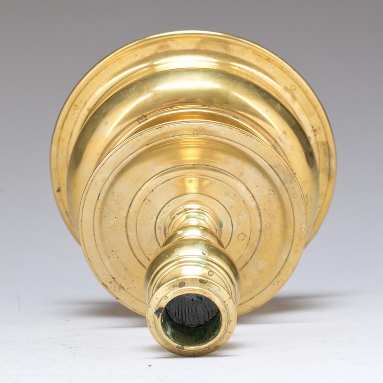 LJUSSTAKE, mässing. Barock, 1600-tal.