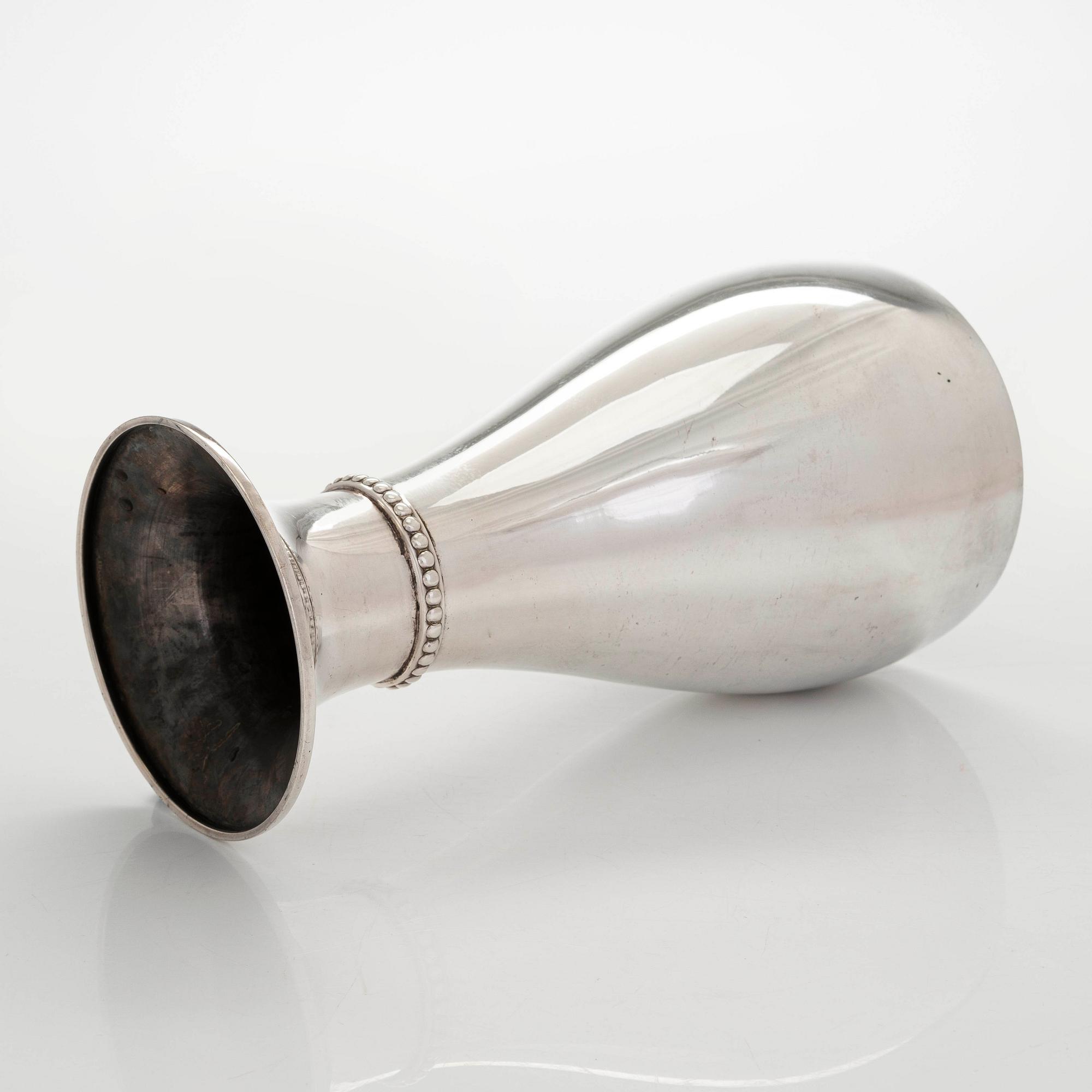 Maljakko, hopeaa, Kultakeskus, Hämeenlinna 1932. N 633 g.