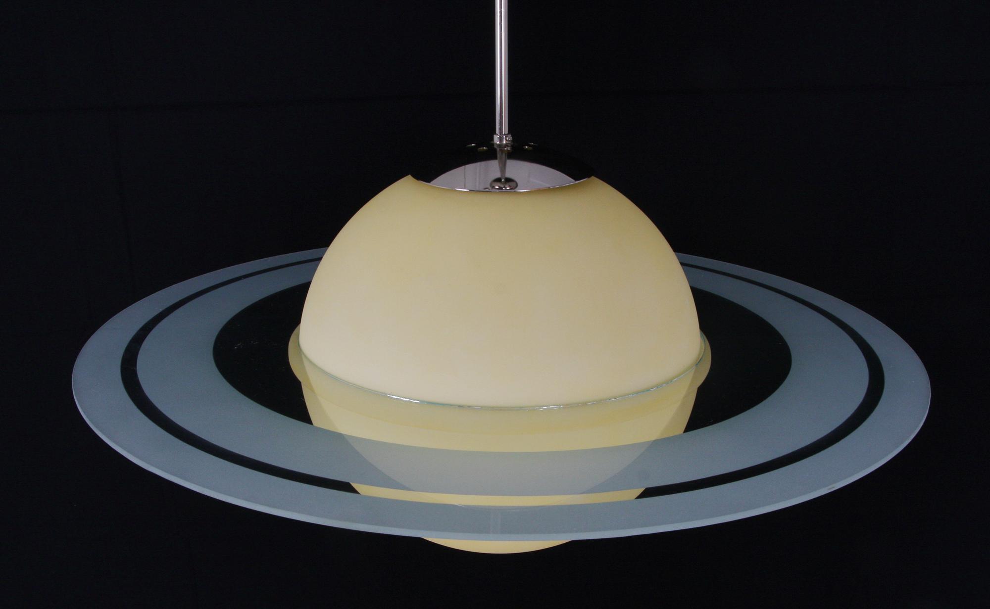 TAKLAMPA, Saturnusmodell, 1900/2000-tal. H 67, diam 60.