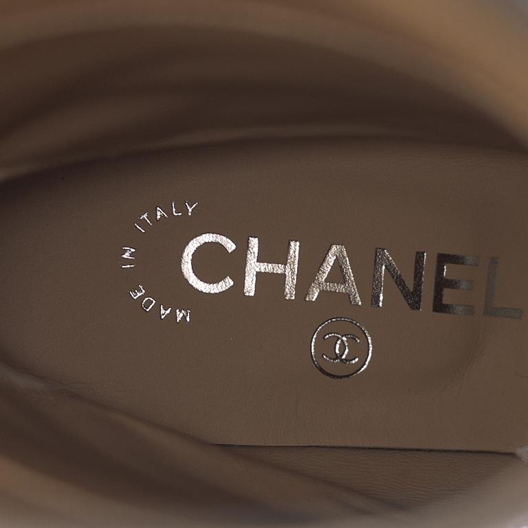 Chanel, a pair of glitter boots, size 37.