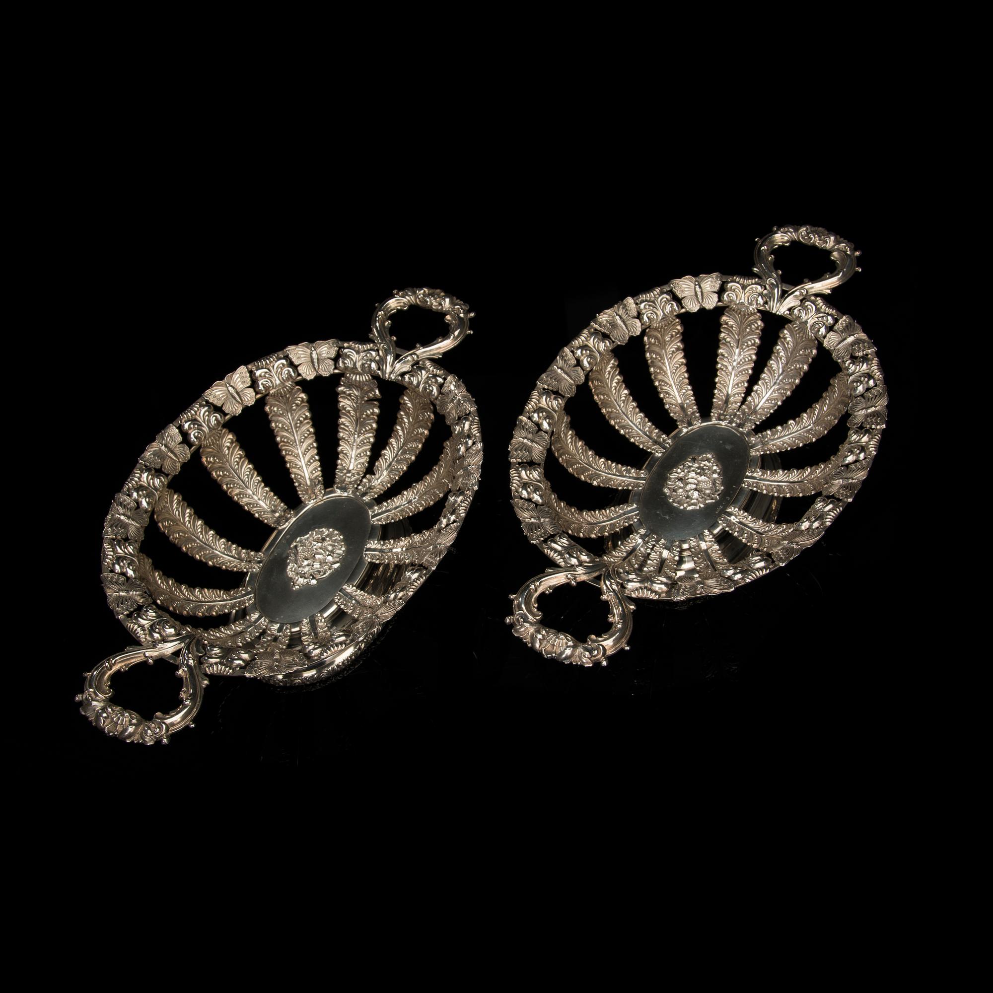 BRÖDKORGAR, ETT PAR, silver, Kristianstad 1825, H.G.Vogt, vikt 838 g.