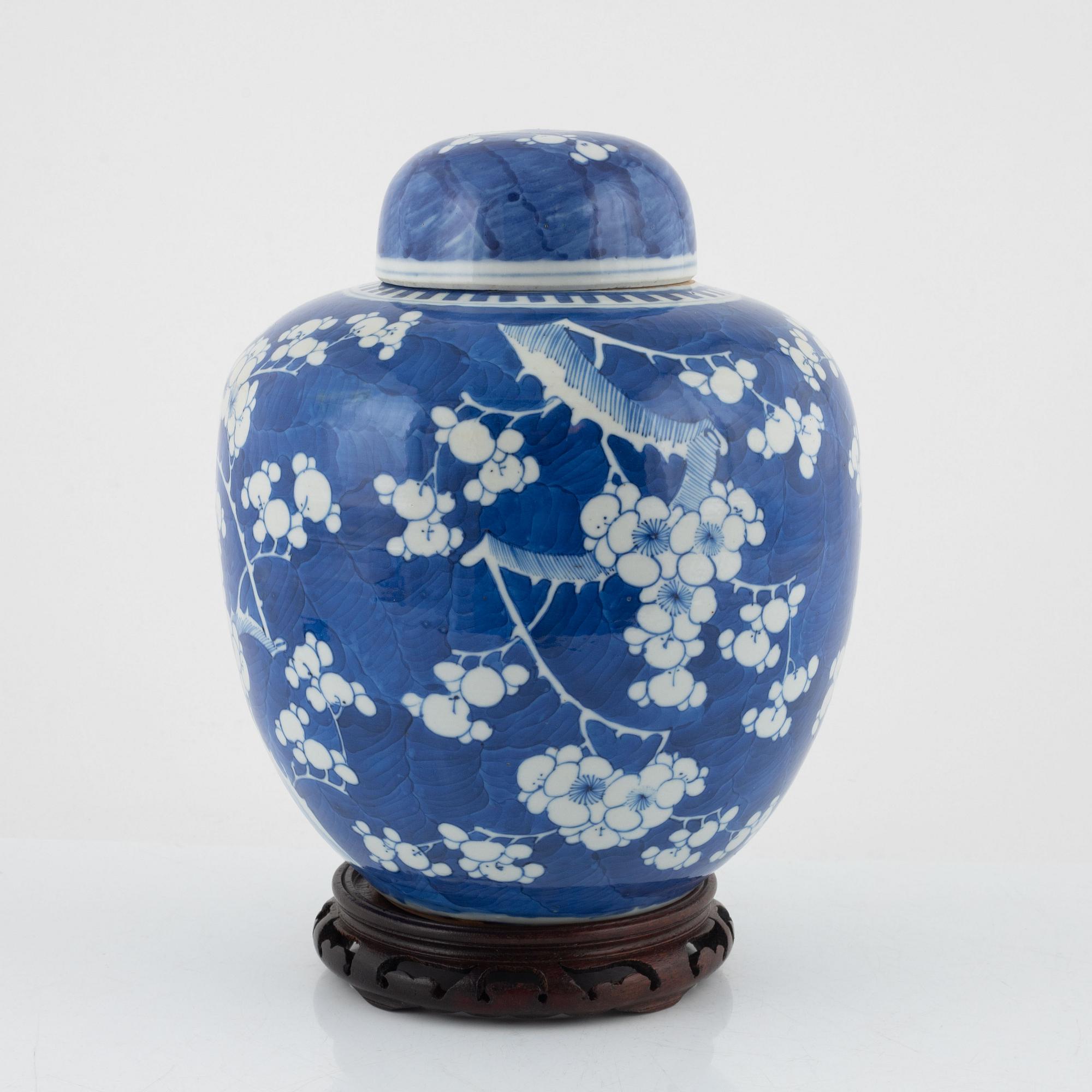 A blue and white porcelain ginger jar, China, 20th century.