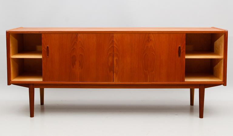 SIDEBOARD, "Trio", Nils Jonsson, Troeds, 1900-talets andra hälft.