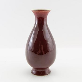 Vase China 19th/20th century porcelain.