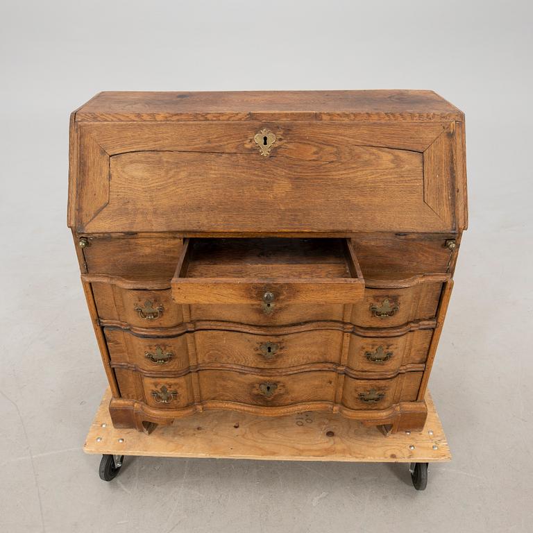 Writing bureau, late Baroque, mid-18th century.