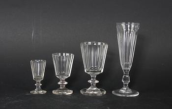 SERVISDELAR, ca 100 delar, glas, 1800/1900-tal.