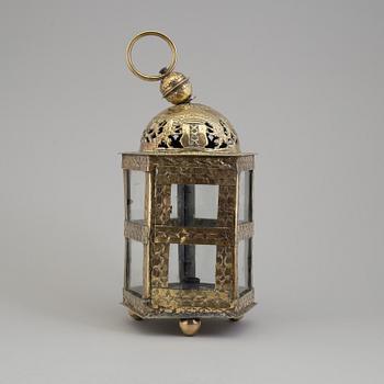 AN 18TH CENTURY BRASS LANTERN.