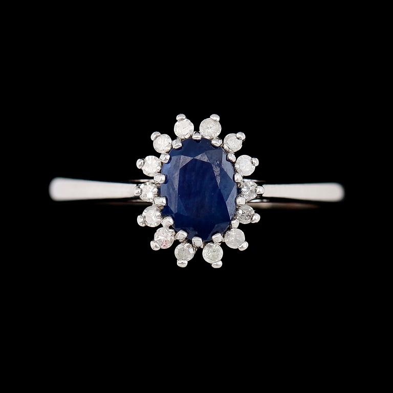 RING, silver, diamanter tot ca 0.15 ct och safir.