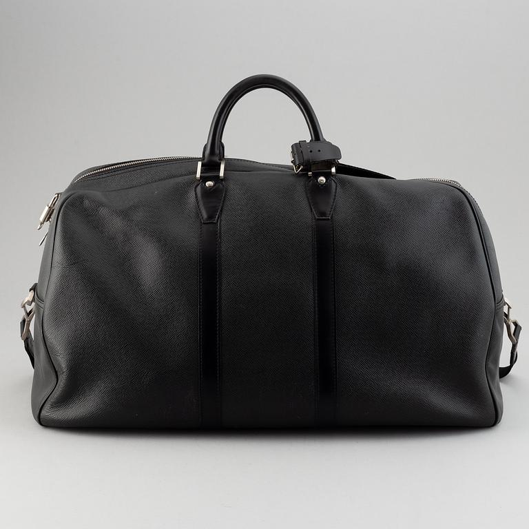 Louis Vuitton, a 'Taiga Kendall GM'.
