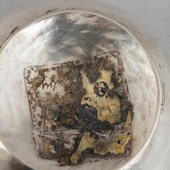 Two small sterling silver boxes with lid, marks of Lars Arby, Gothenburg 1970 and 1980.