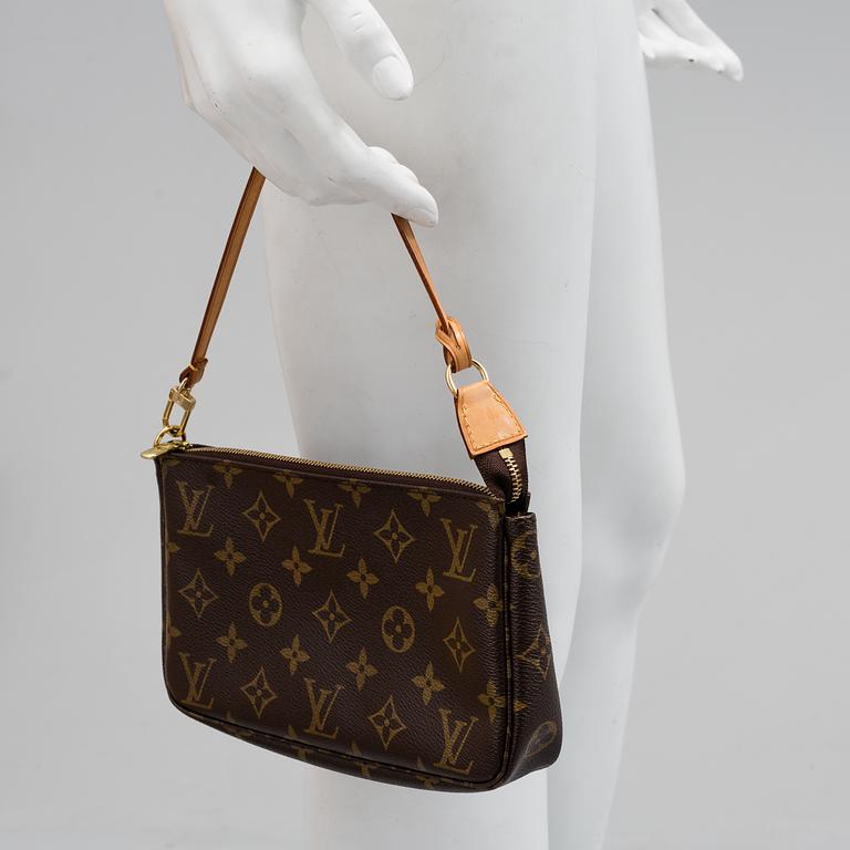 Bag "Pouchette" by Louis Vuitton.