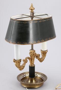 BORDSLAMPA, s.k. bouillottelampa, mässing, 1900-talets första hälft.