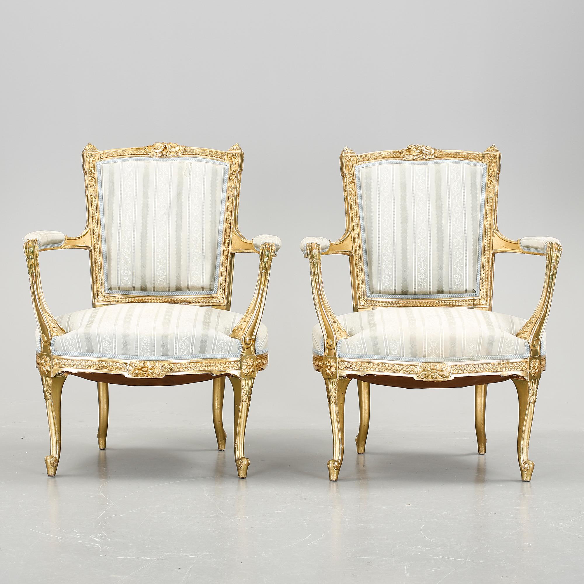 KARMSTOLAR, ett par. Gustaviansk stil/rokokostil, 1900-talets början.