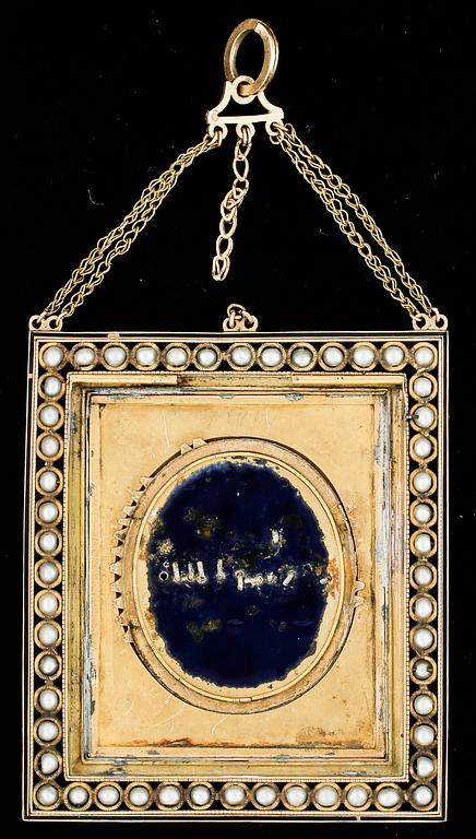 HÄNGE/RAM, 14k guld, pärlor och emalj. 1800-talet andra hälft. Total vikt 28 gr.