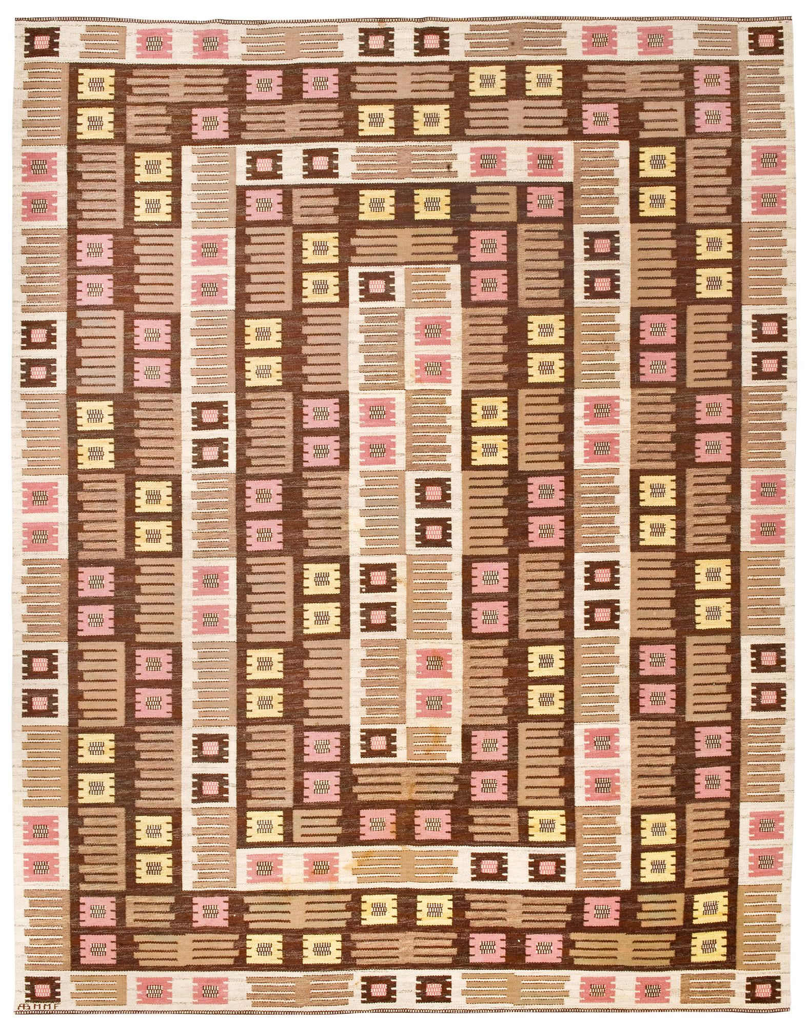 MATTA. "Nyponblomman". Rölakan. 400 x 299,5 cm. Signerad AB MMF (AB Märta Måås-Fjetterström).