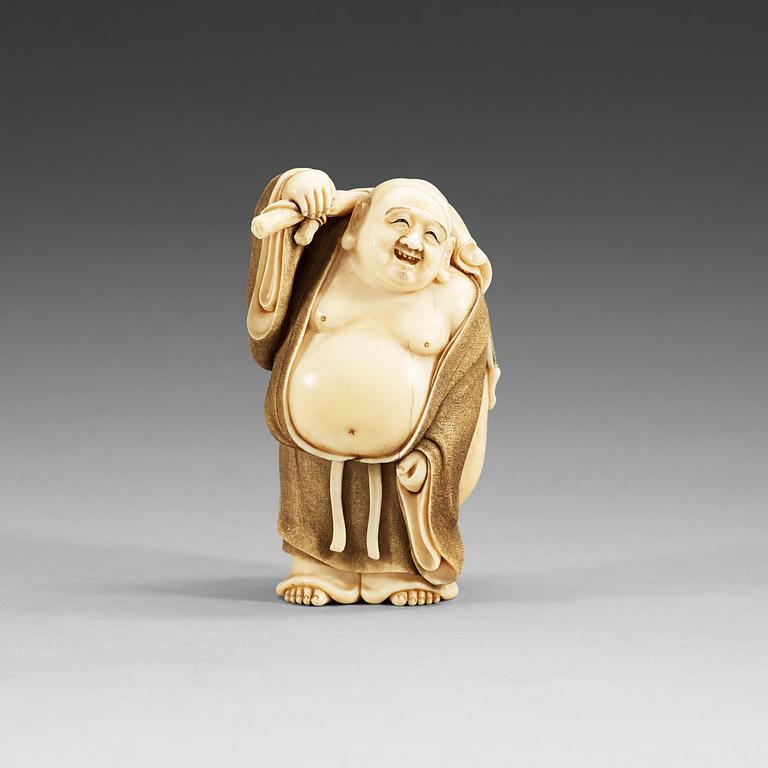 A Japanese ivory Okimono, period of Meiji (1868-1912).