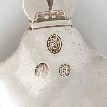 Haarukka ja lusikka, George Jensen, hillolusikka, leimattu Holm, sekä tarjoiluastia, hopeaa, Kööpenhamina n.1930-33.