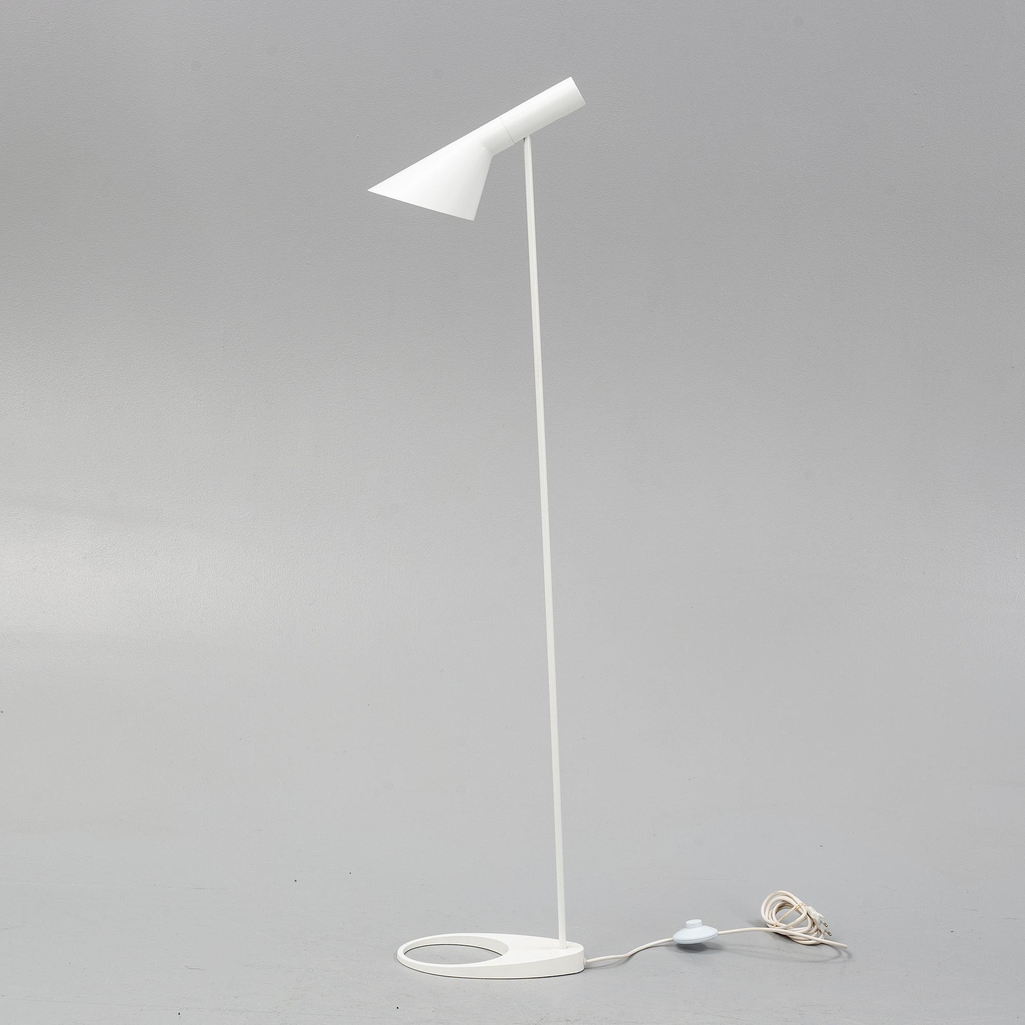 Arne Jacobsen, golvlampa, "AJ", Louis Poulsen, Danmark.