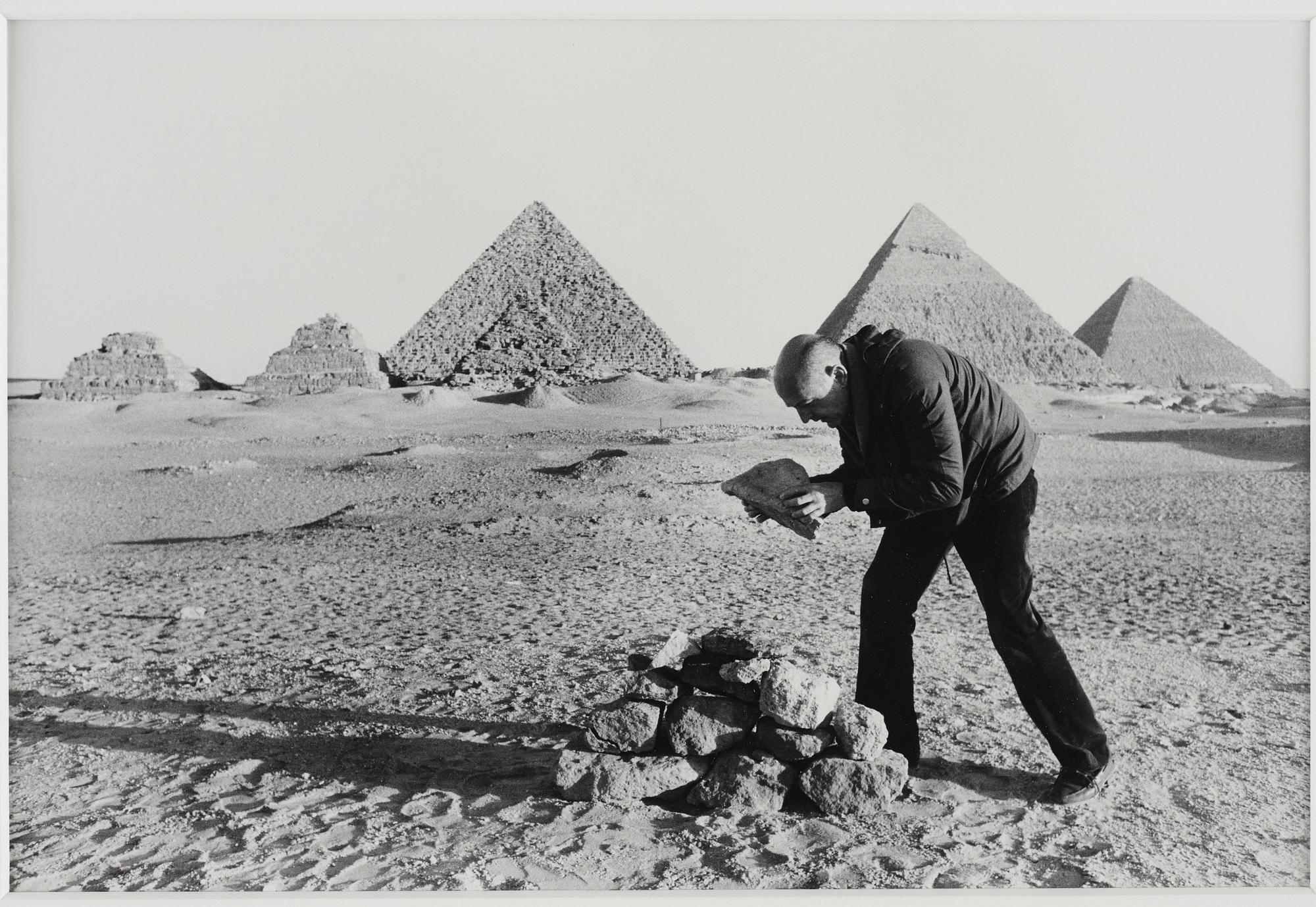 Duane Michals, "I Build a Pyramid", 1978.